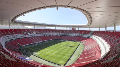 桑切斯本赛季失误频发，丢球与送点最多，五大联赛焦点事件引瞩目